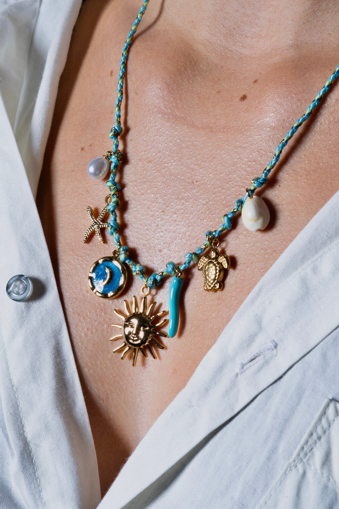 Collier Blue