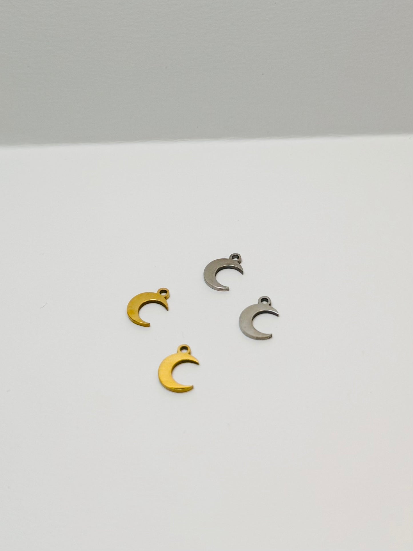 Charms lune doré ou argenté