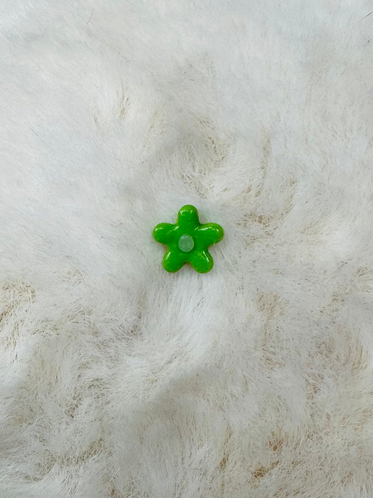 Charms fleur vert clair