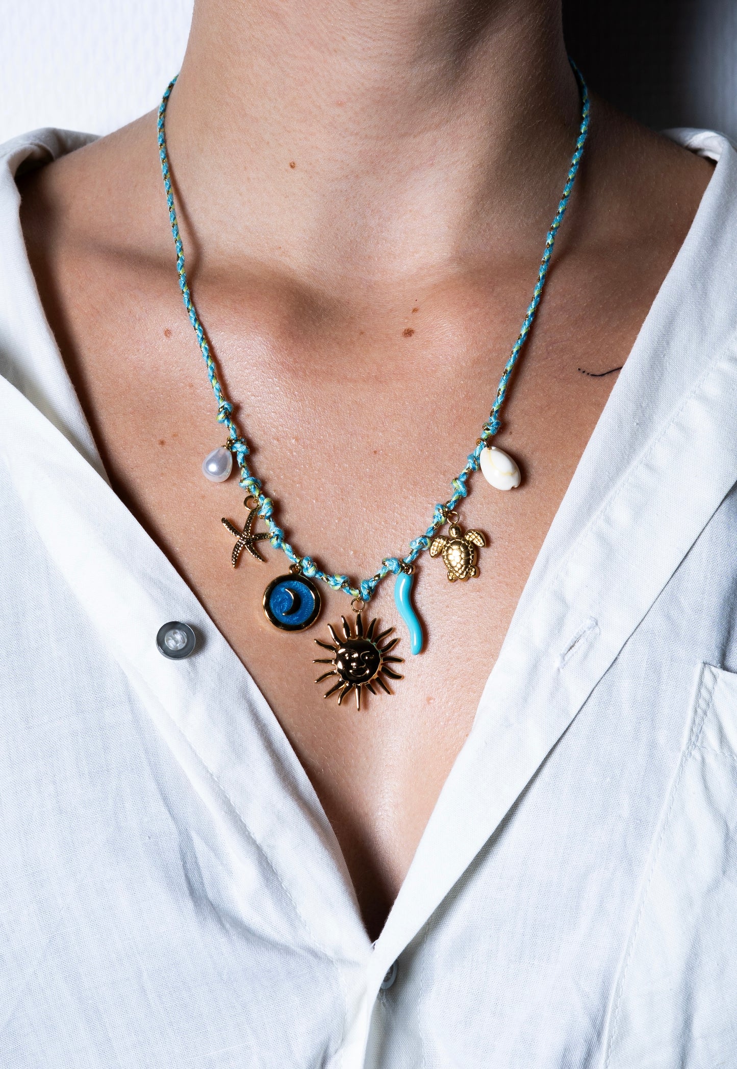 Collier Blue