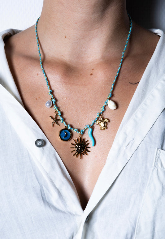 Collier Blue